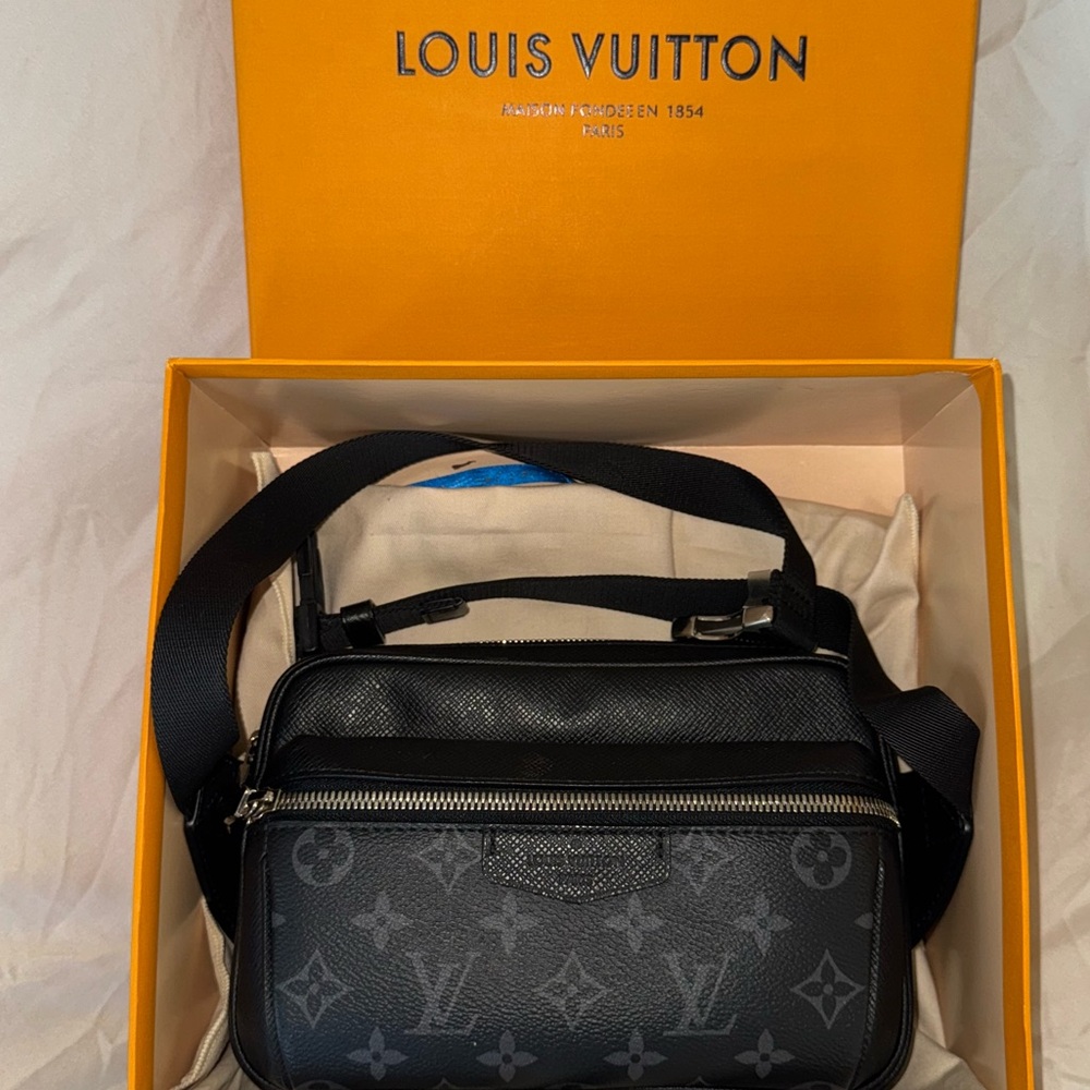 Louis Vuitton Monogram Taigarama Bumbag - Picture 3 of 8